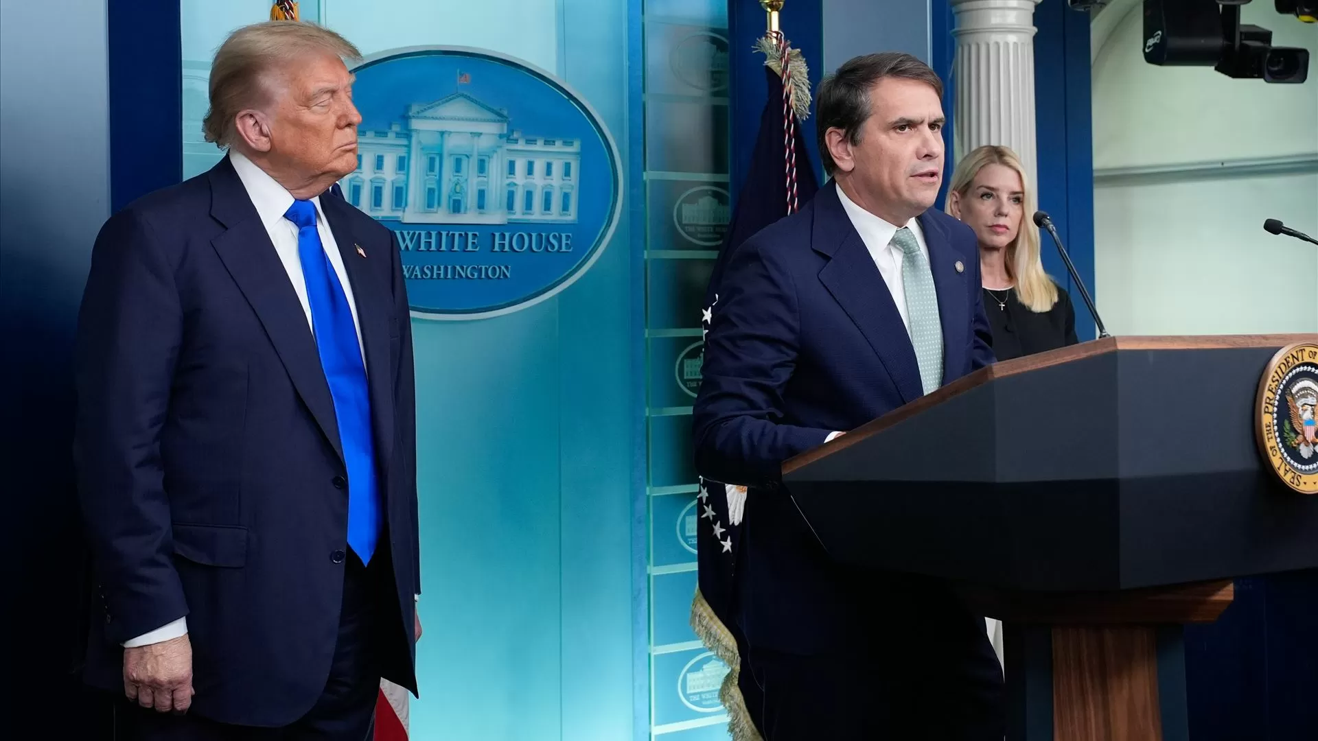 Caso Epstein: Justiça garante que remoção de ficheiros não envolve Donald Trump