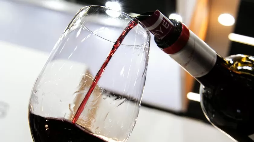 OMS pede aumento urgente de impostos sobre bebidas açucaradas e alcoólicas