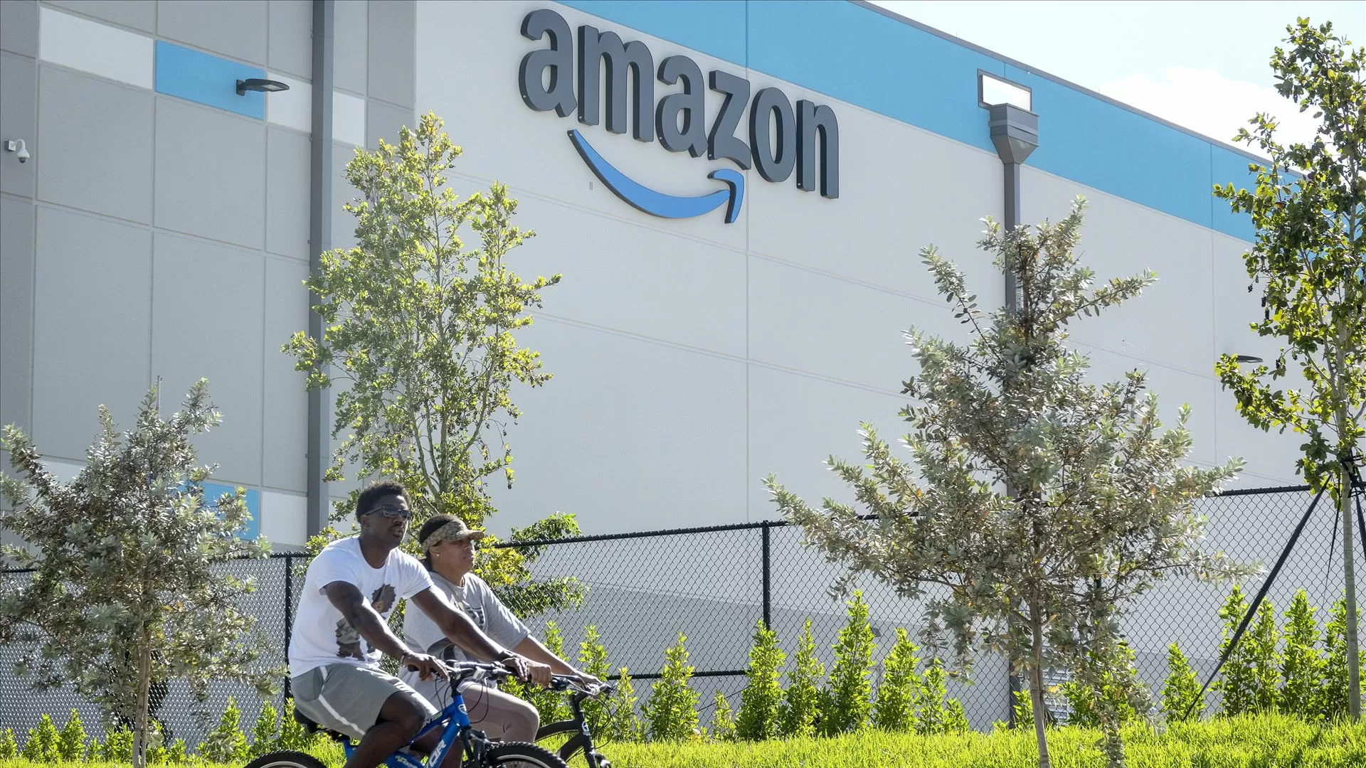 Depois de enviar mail por engano, Amazon confirma despedimento de 16 mil pessoas
