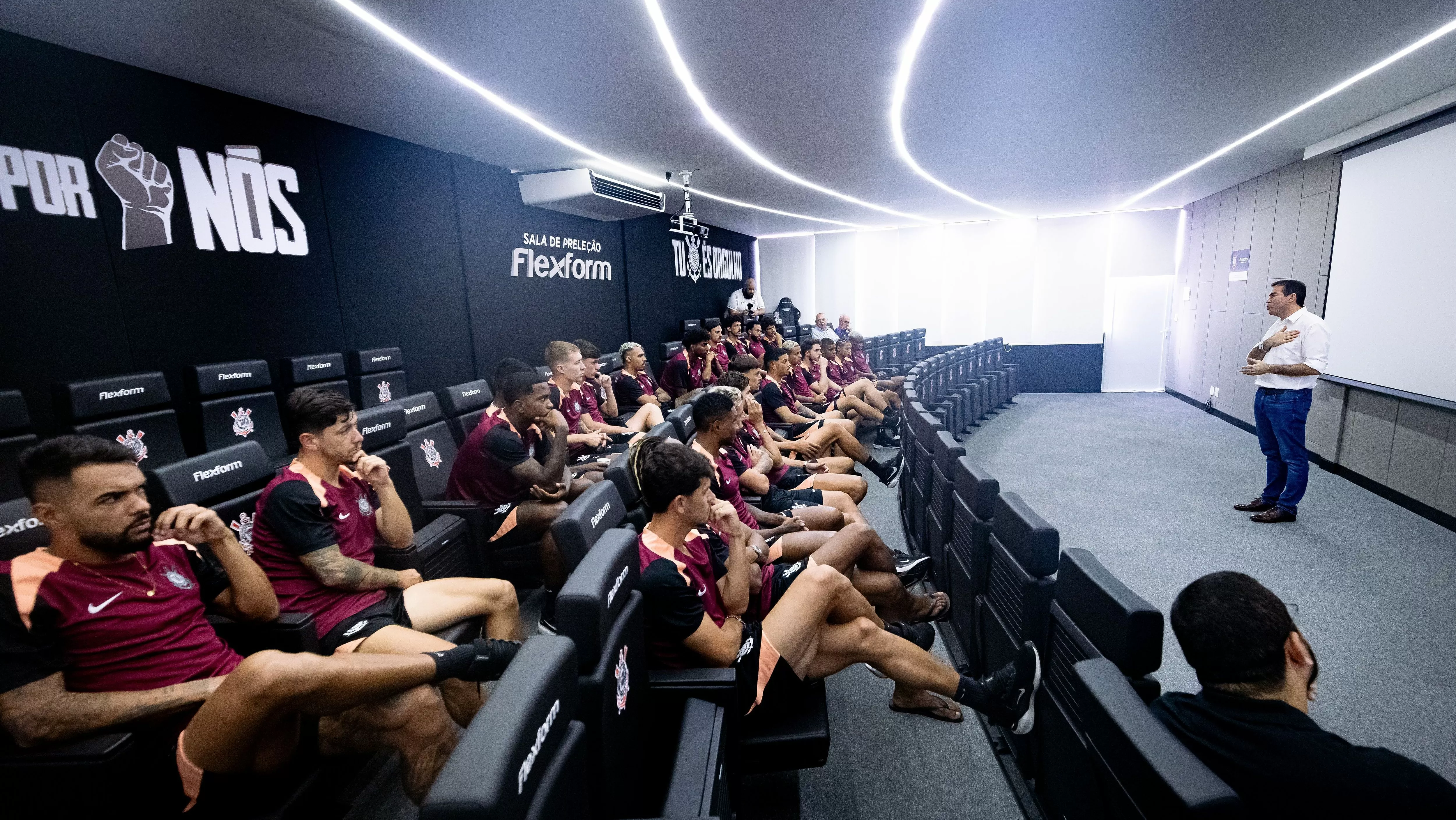 Marcelo Paz destaca ambiente positivo na reapresentação do Corinthians