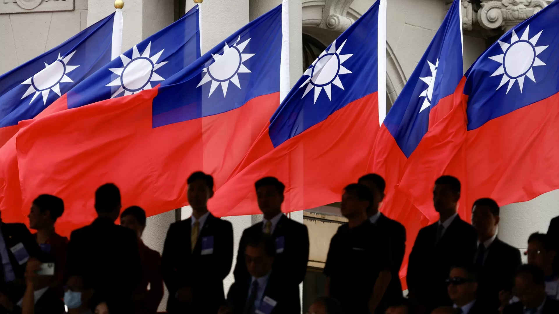 Navios chineses começam a retirar-se da zona em redor de Taiwan