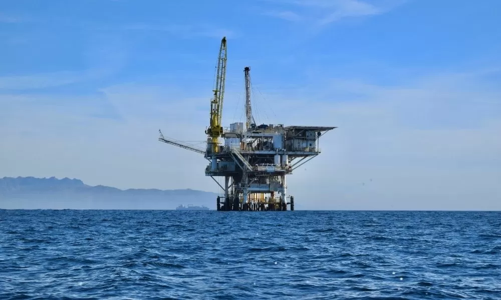 Preços do petróleo caem cerca de 1% após ataque dos EUA na Venezuela