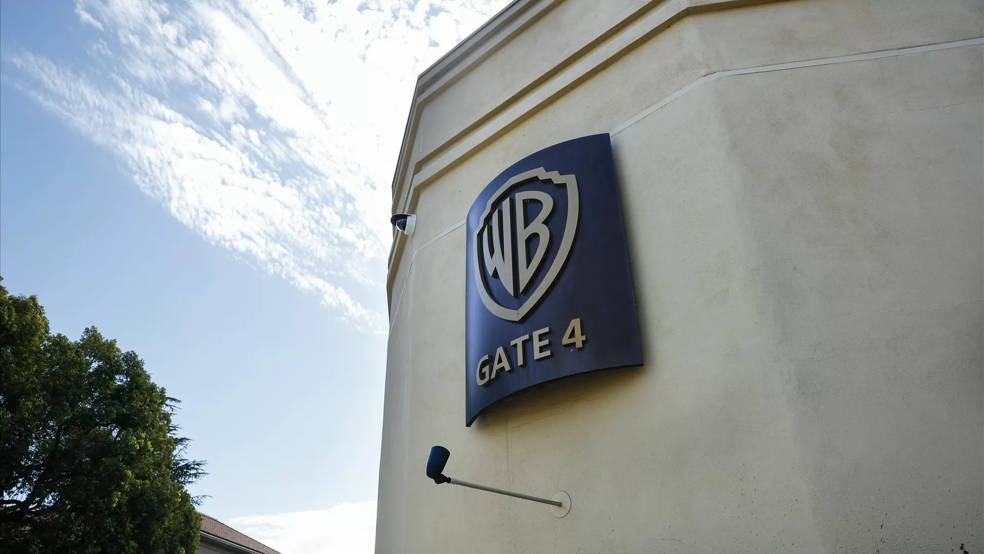 Warner Bros dá uma semana à Paramount para apresentar oferta melhor e definitiva