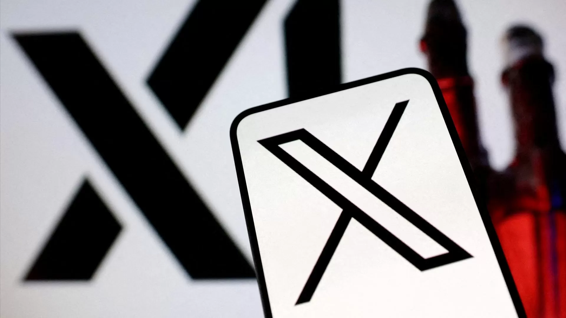 ​Polícia francesa faz buscas nos escritórios da rede social X