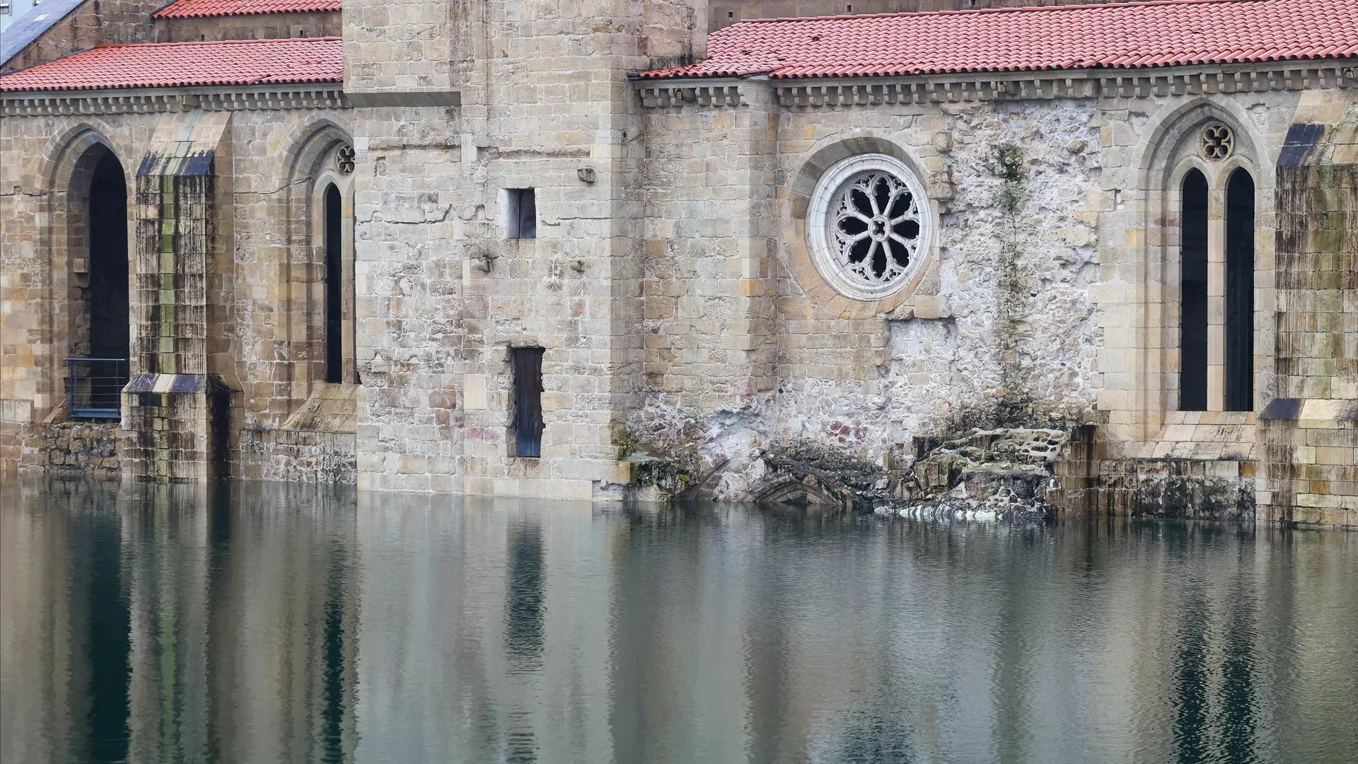 Cinco museus e três cineteatros encerrados devido a danos graves