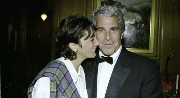 Cúmplice de Epstein fica em silêncio durante depoimento no Congresso dos EUA