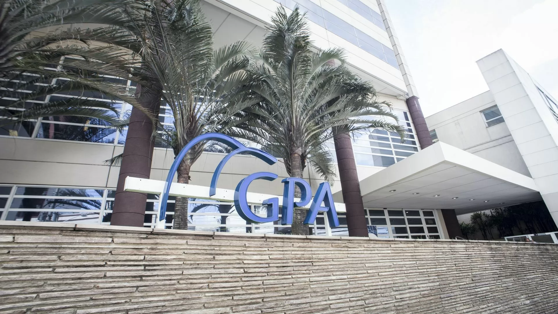 GPA tem prejuízo de R$ 572 milhões no 4º trimestre