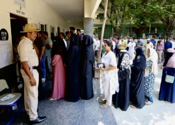 Milhões de indianos vão às urnas em plena onda de calor