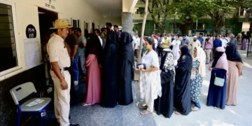 Milhões de indianos vão às urnas em plena onda de calor