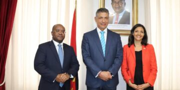 O ministro da Energia e Águas recebeu a visita da conselheira do governo dos Estados Unidos da América