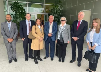 Diplomatas mexicanos deixam o Equador após invasão à embaixada