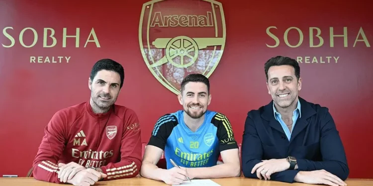 Oficial: Arsenal renova contrato com Jorginho