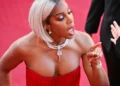 Kelly Rowland apanhada a repreender segurança na ‘red carpet’ em Cannes