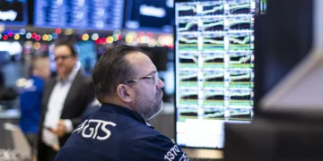 Baixa da inflação nos EUA faz subir índices de Wall Street para recorde