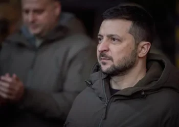 Ucrânia recua na região de Kharkiv e Zelensky cancela visita à Espanha