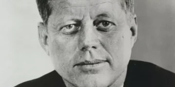 “A Importância da Política na Sociedade”