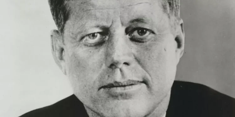 “A Importância da Política na Sociedade”