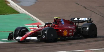Ferrari testa novos para-lamas em Fiorano