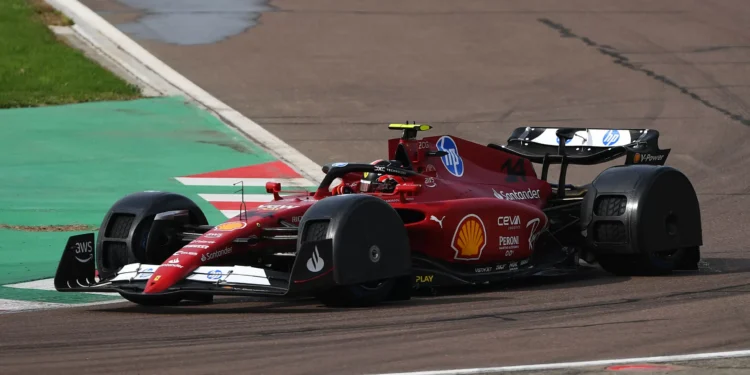 Ferrari testa novos para-lamas em Fiorano