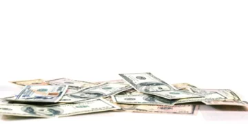 “Teodoro Almeida: Trajetória de Sucesso no Setor Financeiro”