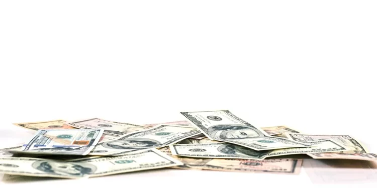 “Teodoro Almeida: Trajetória de Sucesso no Setor Financeiro”