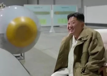 Coreia do Norte volta a lançar mísseis ao mar