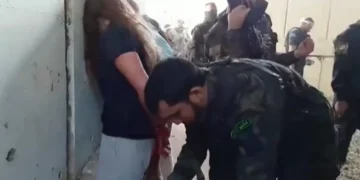 Familiares de mulheres militares israelenses reféns do Hamas divulgam vídeo inédito do dia do sequestro