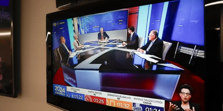 Von der Leyen, alianças e habitação marcam divergências entre AD e PS