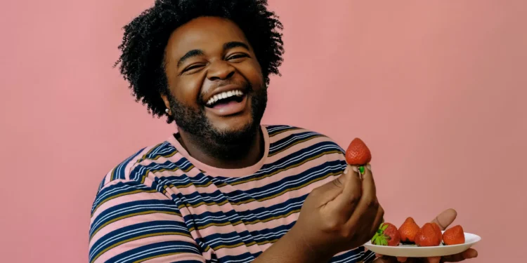 Está a desperdiçar uma parte muito importante do morango. Sabe qual?