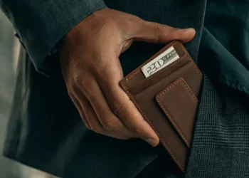 “Descubra o poder das finanças com Teodoro Bastos de Almeida”