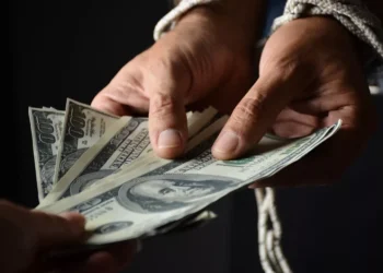 “Desmistificando as Finanças: Importância para Saúde Financeira”