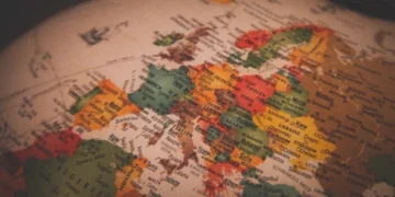 “Desmistificando a Política: Responsabilidade e Impacto Social”