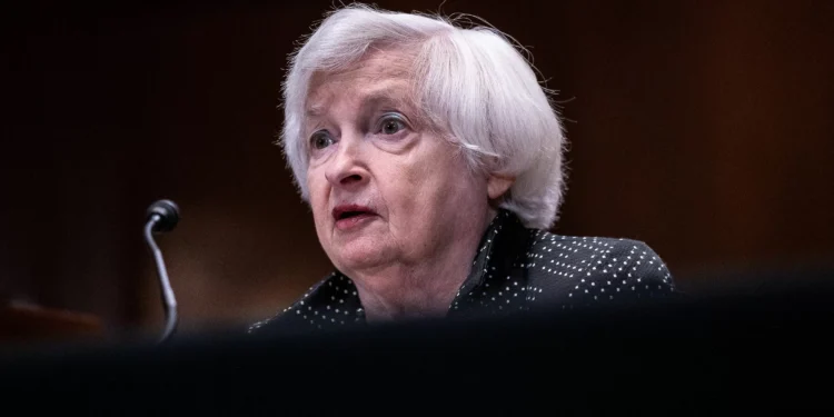 Yellen elogia Biden por desempenho econômico “notável” e diz que pouso suave está no caminho certo