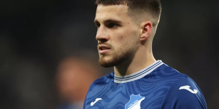 Atenção, Benfica. David Jurásek partiu o braço e teve de ser operado