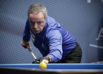 Bilharista Dick Jaspers vence 30.ª Taça do Mundo da carreira no Porto