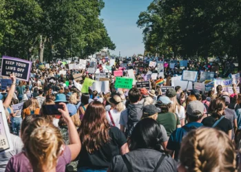 “A Política além dos escândalos: uma perspectiva positiva”