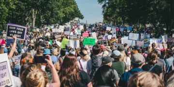 “A Política além dos escândalos: uma perspectiva positiva”