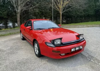 Quatro modelos com faróis escamoteáveis que ainda encontramos à venda