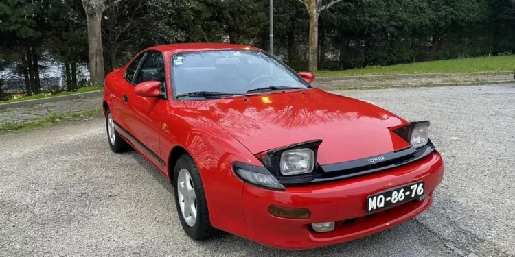 Quatro modelos com faróis escamoteáveis que ainda encontramos à venda