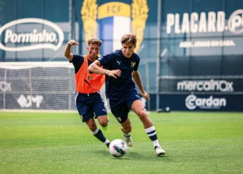 Famalicão vence equipa de sub-23 com reforços em destaque