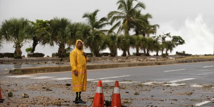 Pelo menos oito mortos nos EUA devido a furacão que passou a tempestade tropical