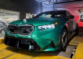 O novo BMW M5 já está a ser produzido na Alemanha