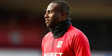Sol Bamba, treinador e ex-jogador da Premier League, morre aos 39 anos
