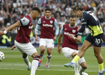 EM DIRETO: Manchester City passa a noite isolado na liderança