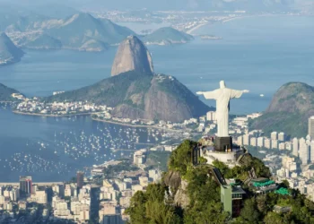 Homens matam pelo menos 4 pessoas em bar no Rio de Janeiro
