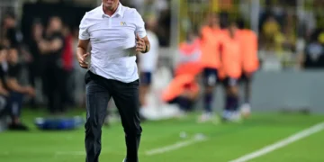 ‘Vassourada’ de Mourinho encaminha 11 jogadores para fora do Fenerbahçe