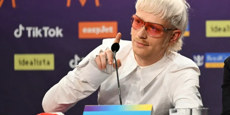 MP sueco encerra investigação contra Joost Klein, expulso da Eurovisão