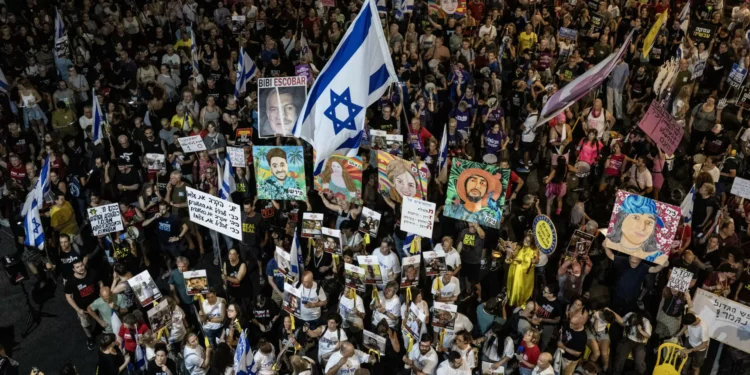 Manifestantes voltam a exigir a Netanyahu que feche já acordo sobre reféns