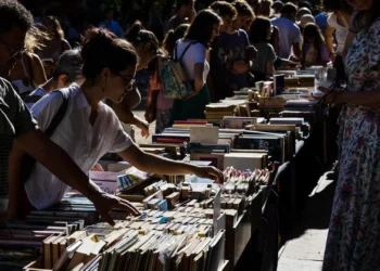 O que têm em comum um livro, 5km num carro novo e assistir a 15 horas de streaming?