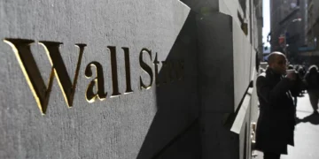 Wall Street fecha em alta com S&P500 e Dow a renovarem recordes da véspera